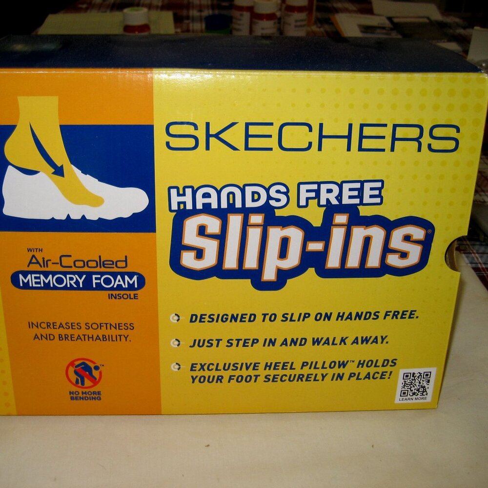SKECHERS HANDS FREE SLIP ONS  7.5 WIDE NEW IN BOX